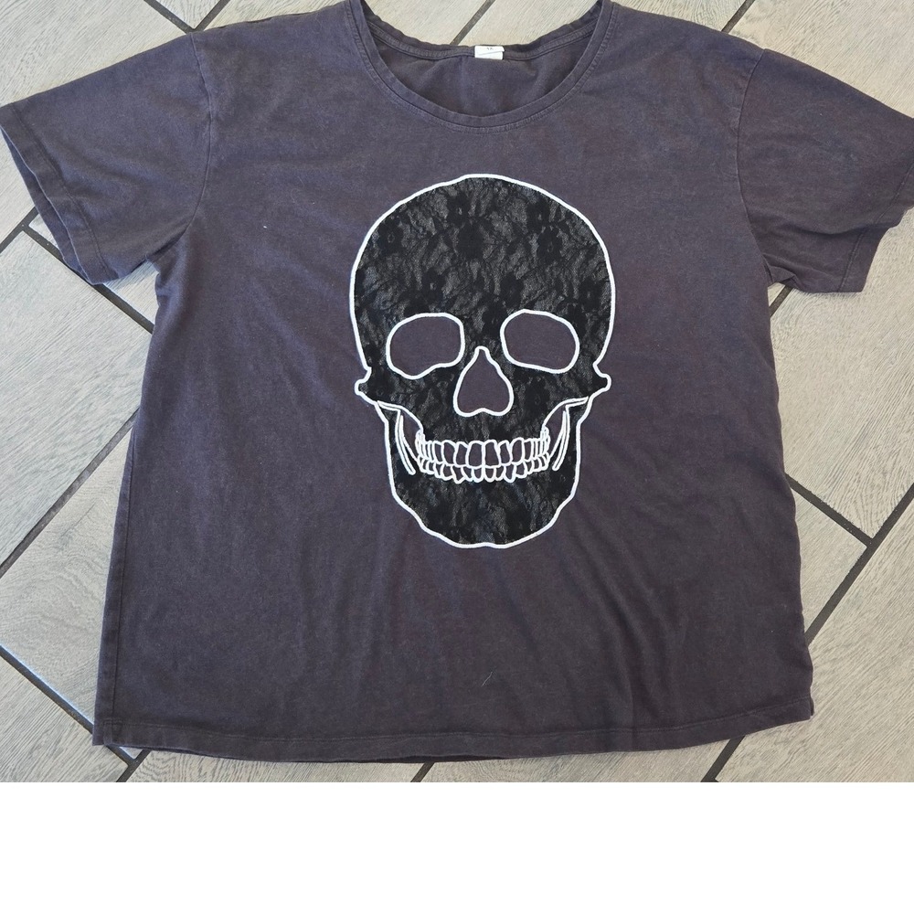 Vibe N' Skull Graphic Tee Lace Inlay Charcoal Gray Black Short Sleeve Top 1X
